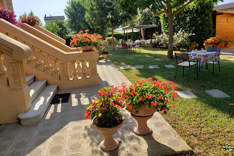 marta guest house - la villa - scala e giardino