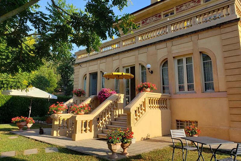marta guest house - la villa - scala e tavoli